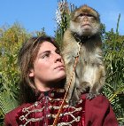 Singe en dambulation